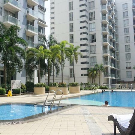 Palm Tree Condos Across Naia3 By Beth Manila Exterior photo