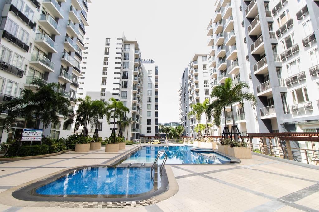 Palm Tree Condos Across Naia3 By Beth Manila Exterior photo