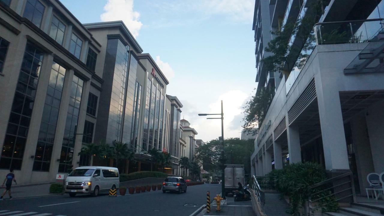 Palm Tree Condos Across Naia3 By Beth Manila Exterior photo